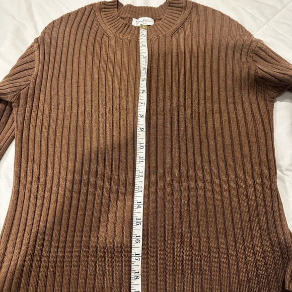 Sweater - Picture 4 of 5